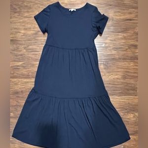 Casual dress. Size Large. Color Navy.